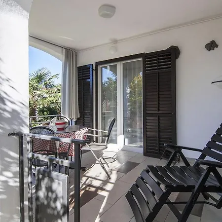 Ana 418 Apartman Fažana