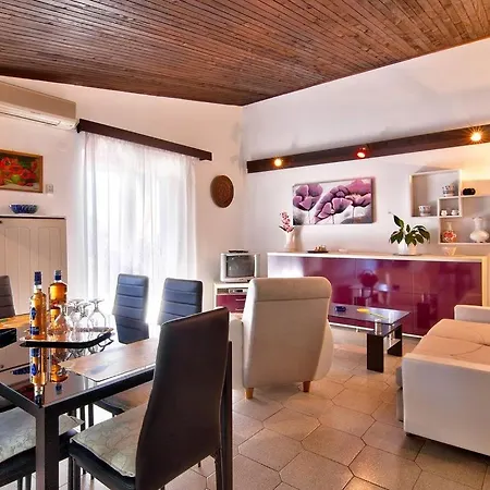 Ana 418 Apartment